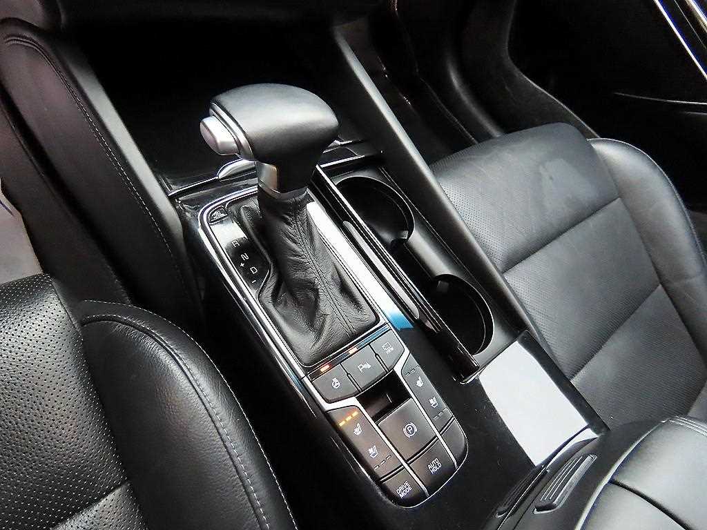 Kia K7 — photo 10