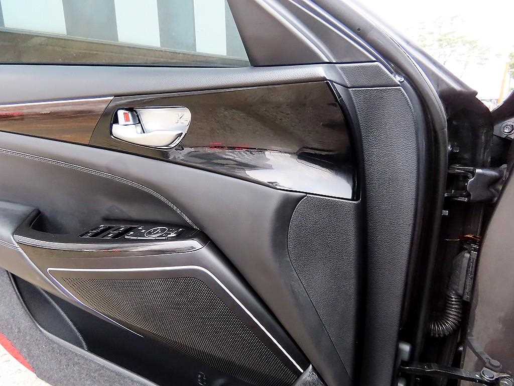 Kia K7 — photo 11