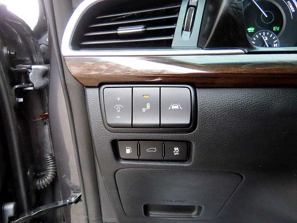Kia K7 — photo 12