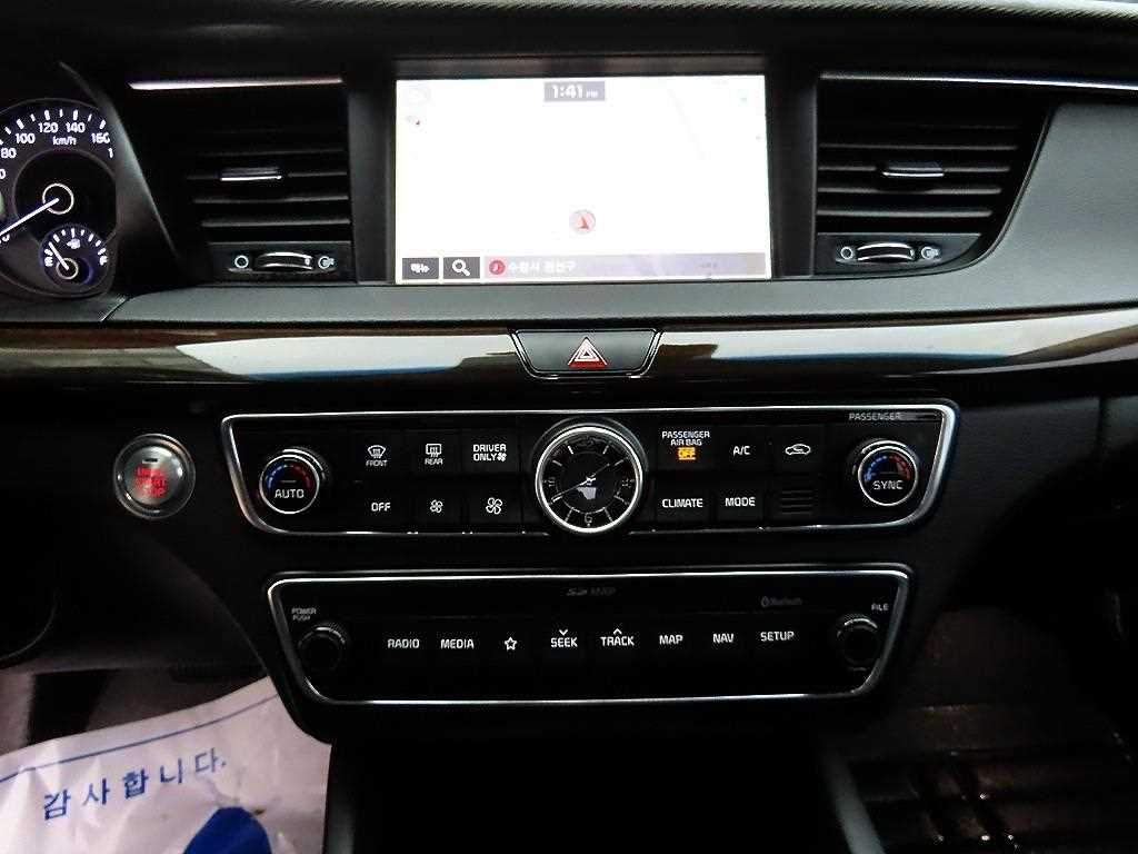 Kia K7 — photo 13