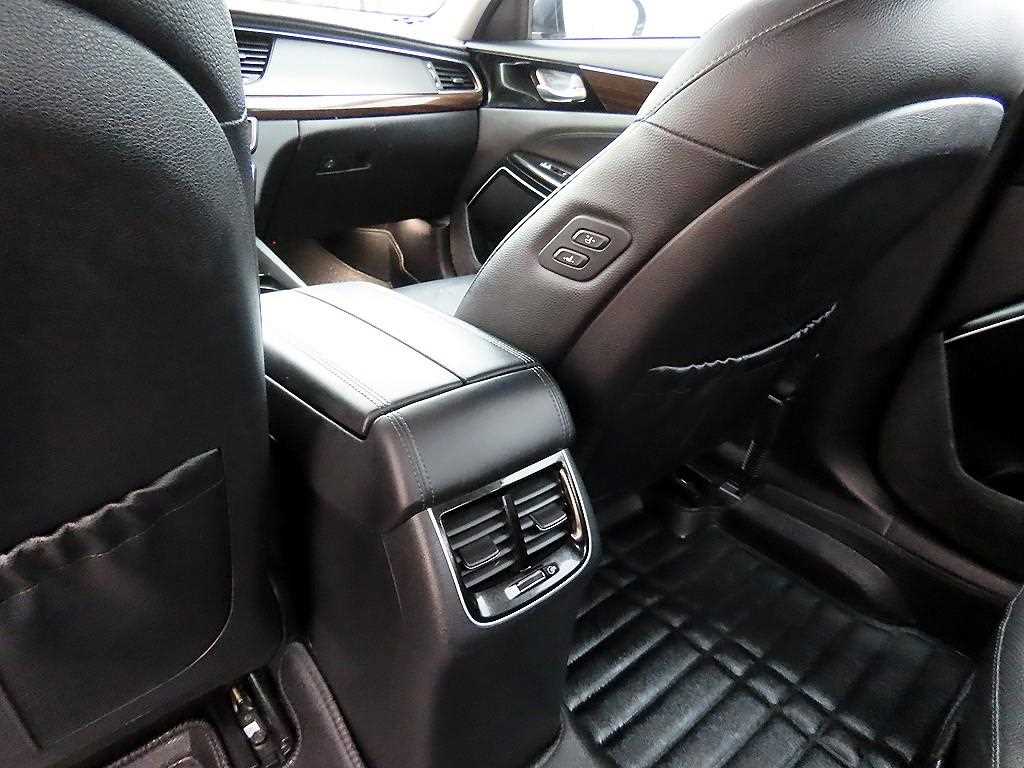 Kia K7 — photo 17