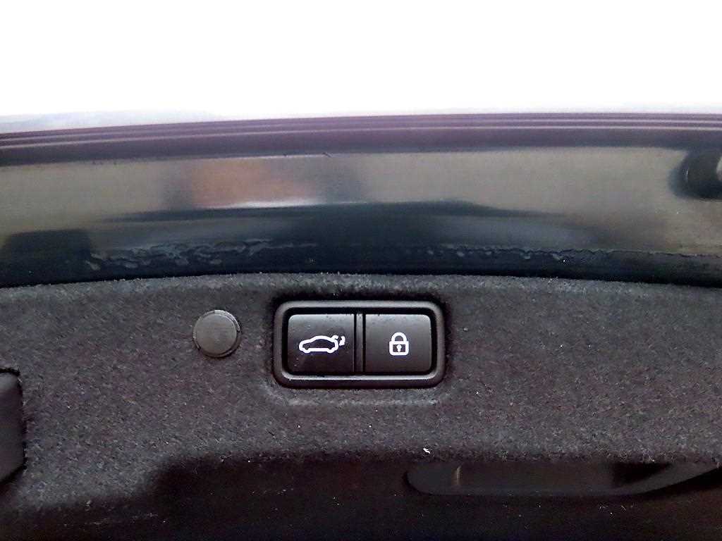 Kia K7 — photo 18