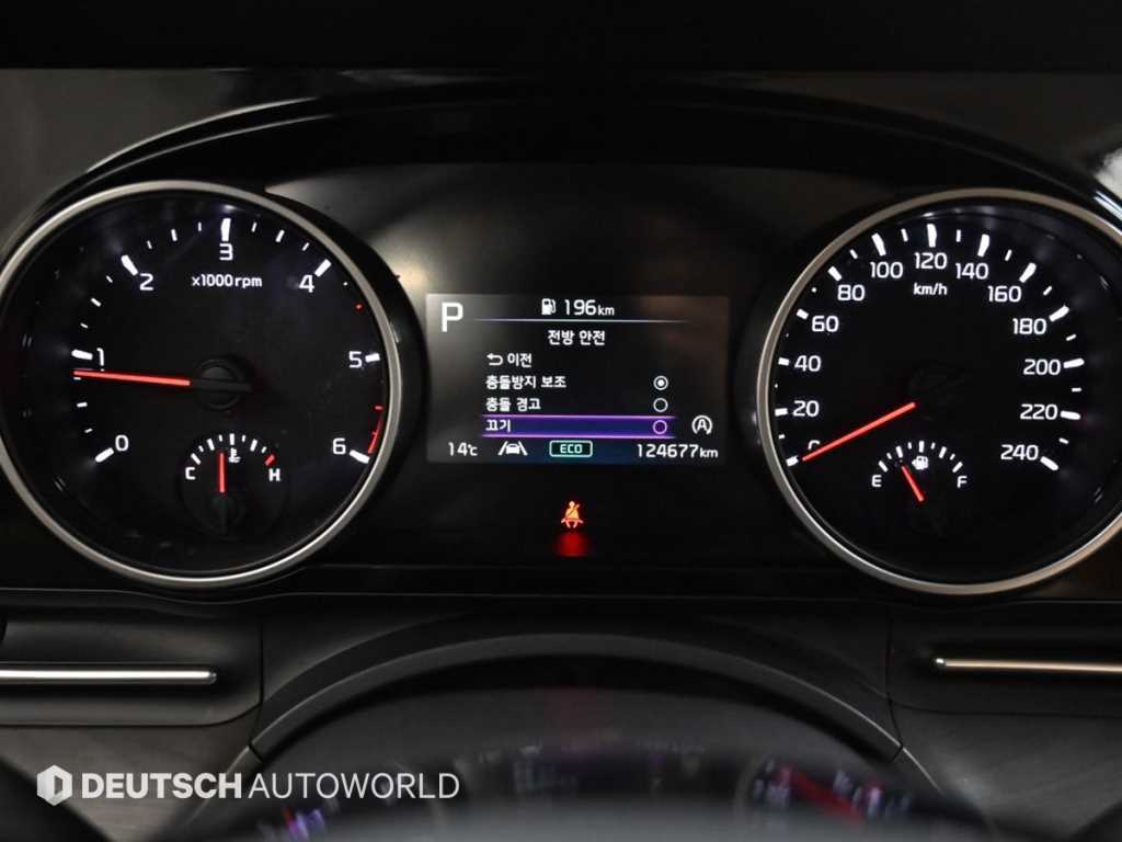 Kia Carnival — photo 08