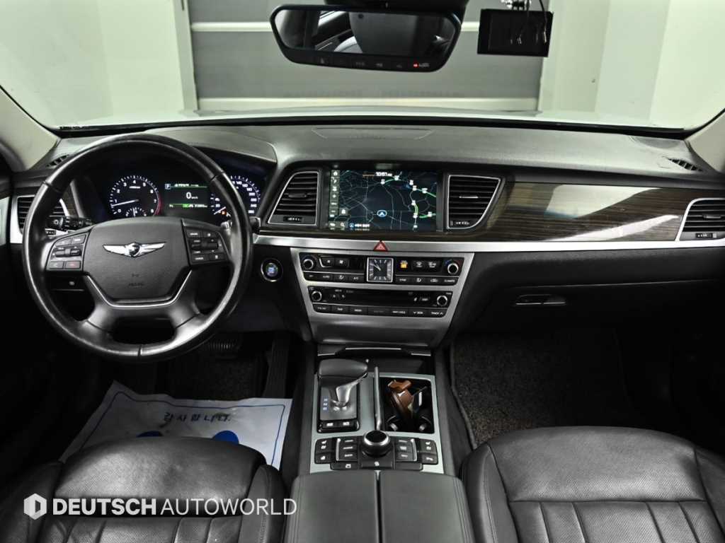 Genesis G80 — photo 07