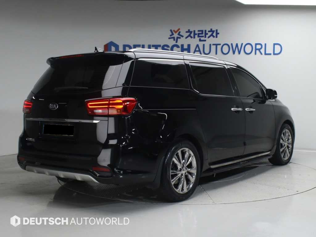 Kia Carnival — photo 02