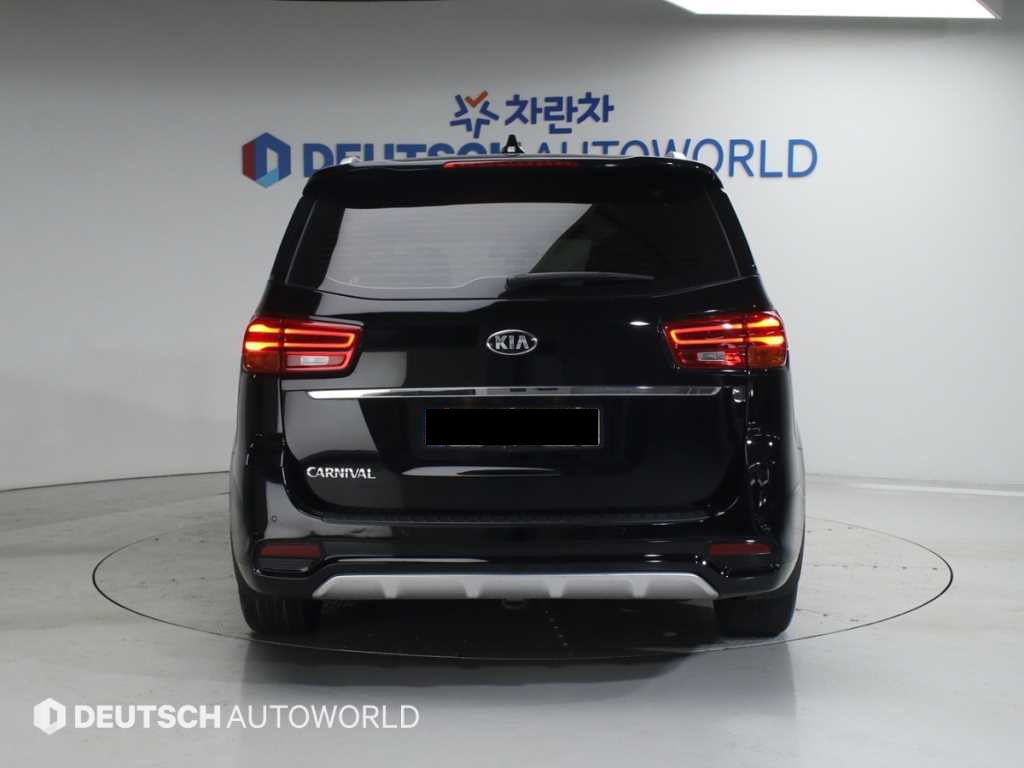 Kia Carnival — photo 04