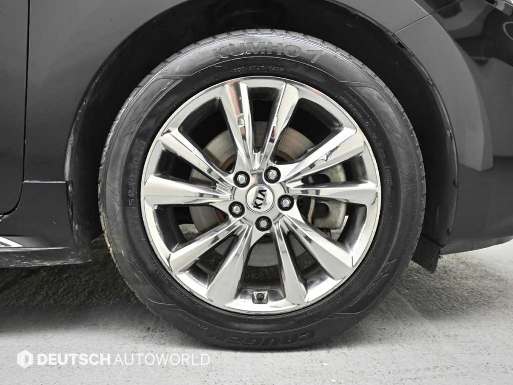 Kia Carnival — photo 05