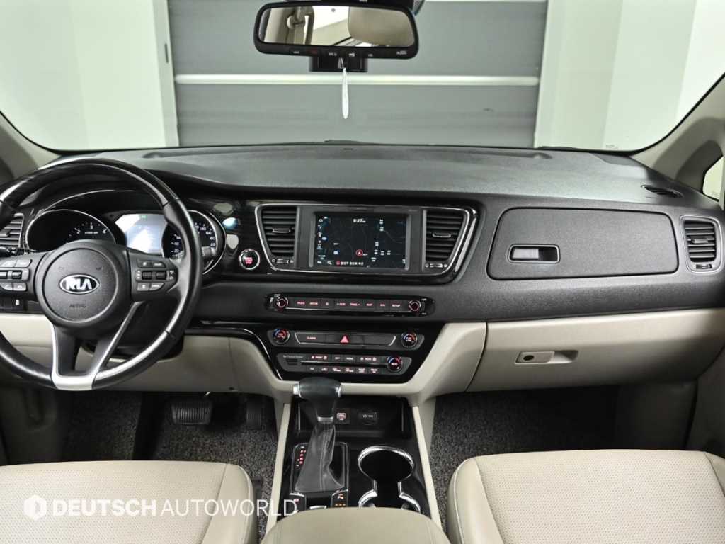 Kia Carnival — photo 07