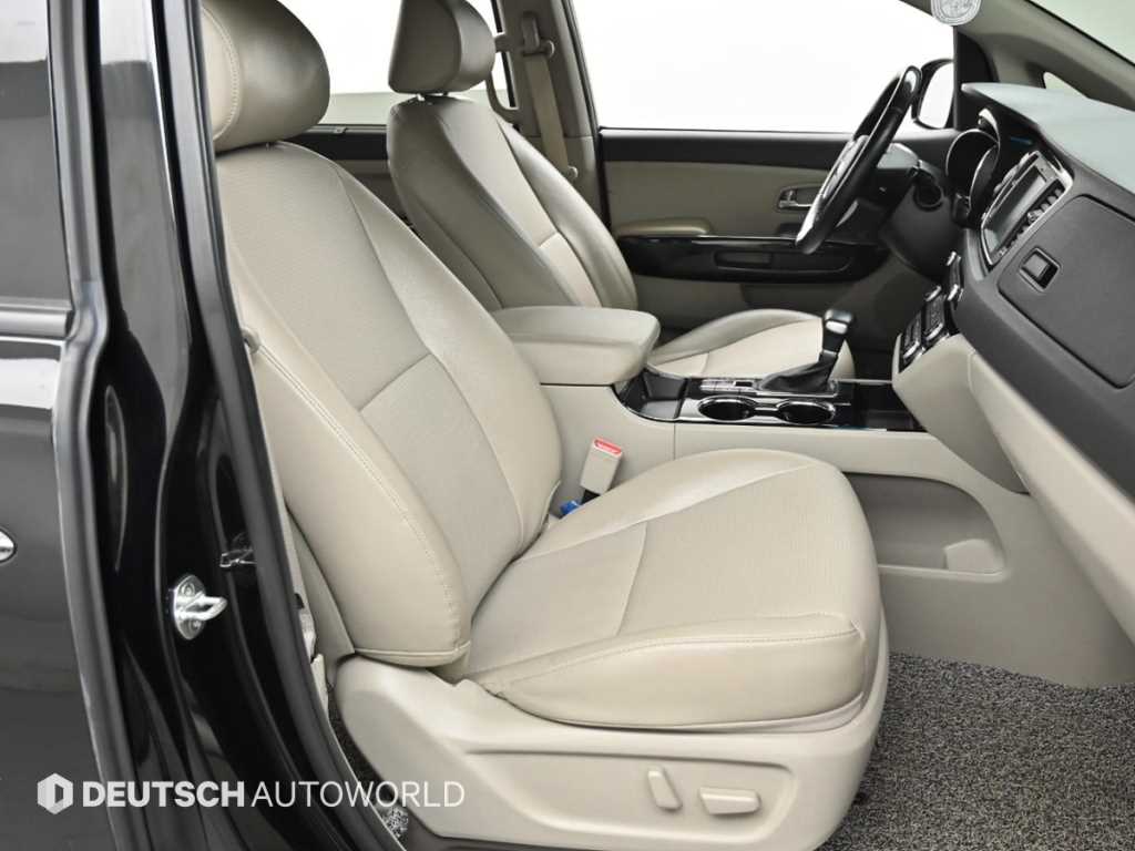 Kia Carnival — photo 10