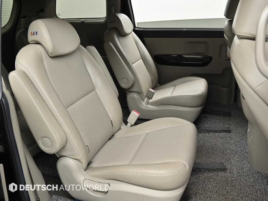 Kia Carnival — photo 12