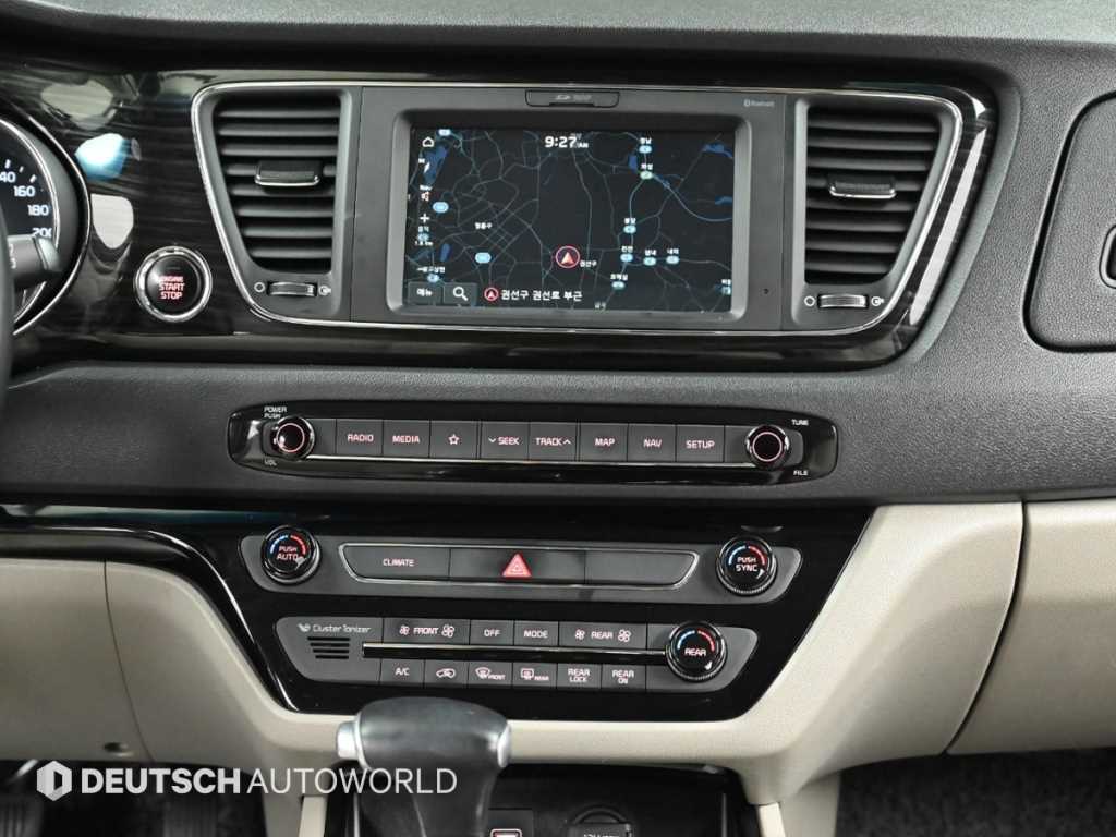 Kia Carnival — photo 14