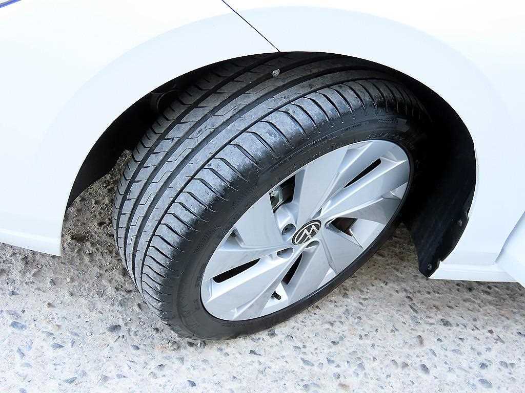 Volkswagen Golf — photo 20