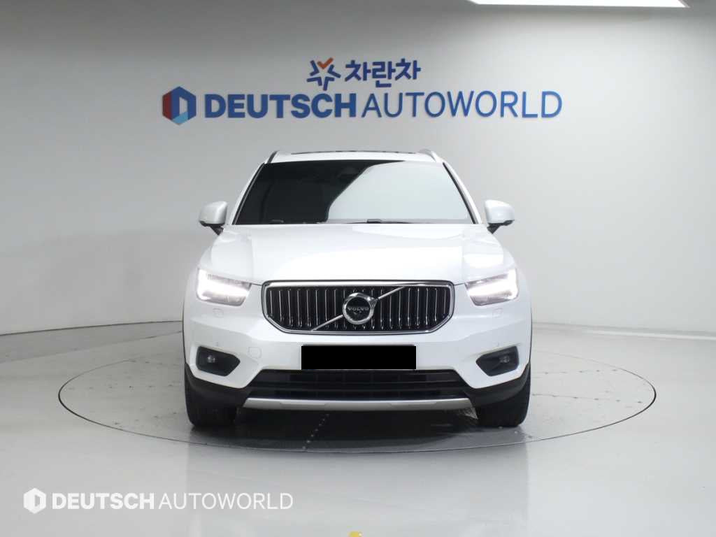 Volvo XC40 — photo 03
