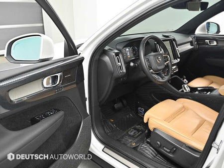 Volvo XC40 — photo 11