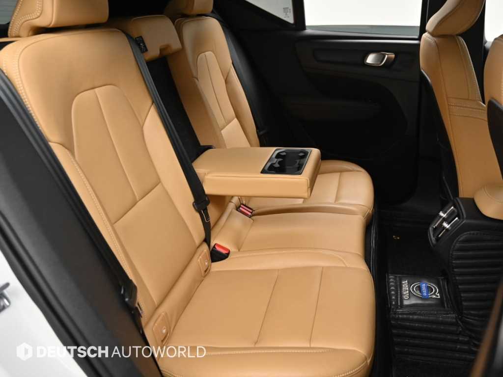 Volvo XC40 — photo 12
