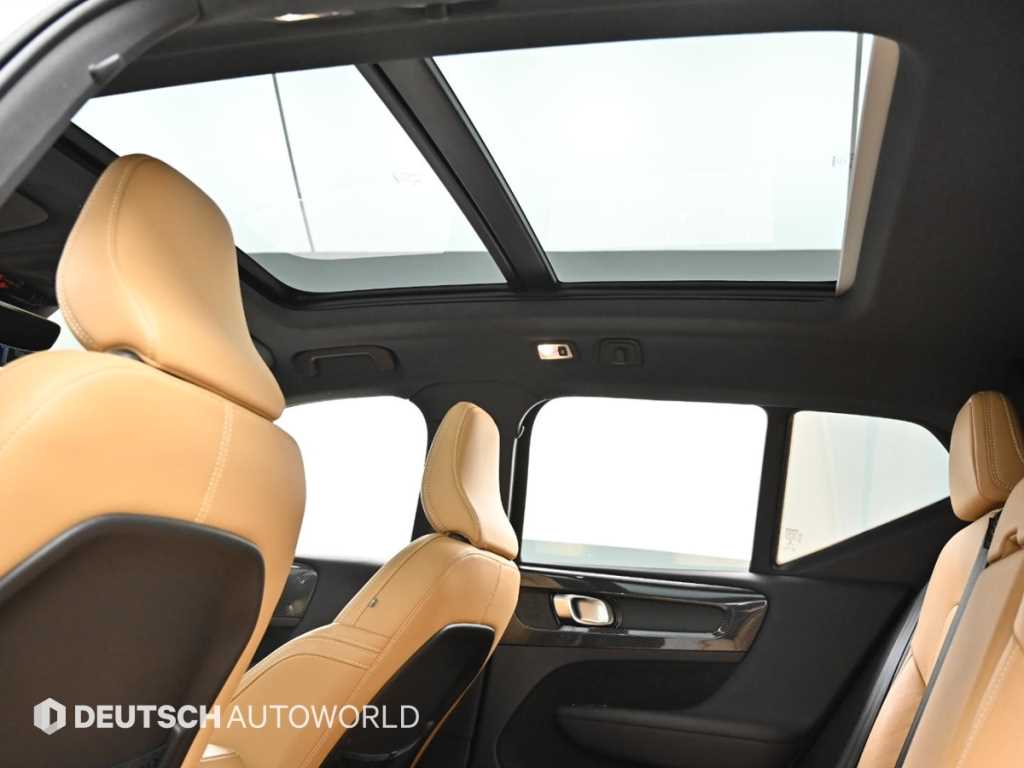 Volvo XC40 — photo 18
