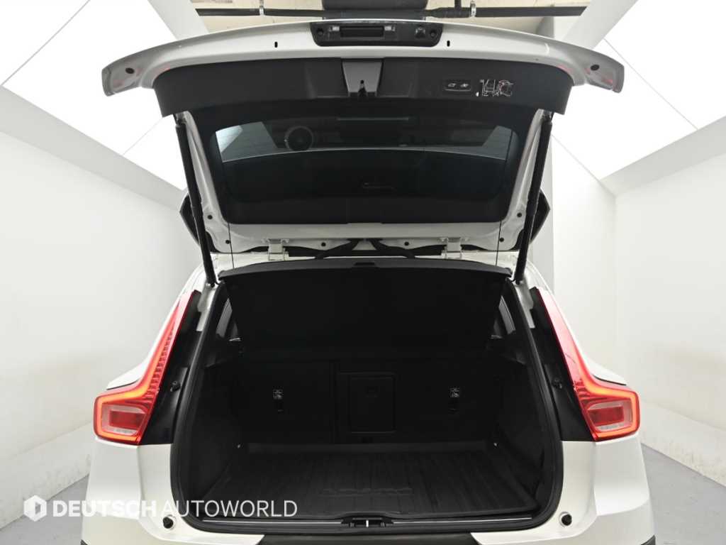 Volvo XC40 — photo 19