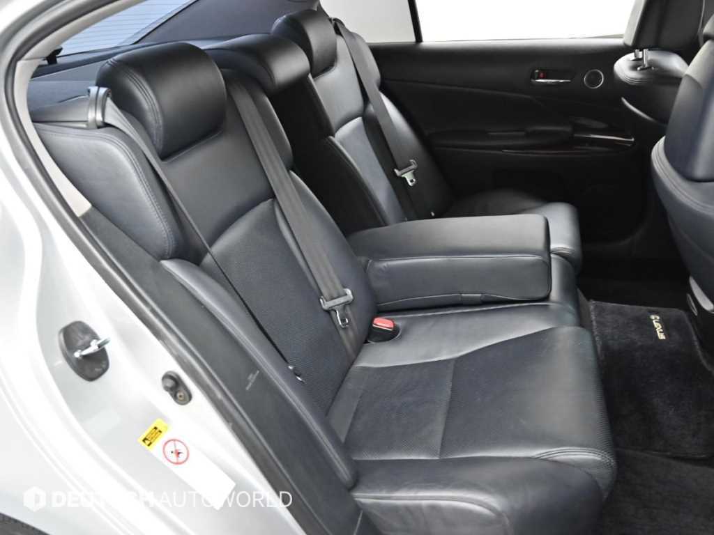 Lexus GS — photo 12