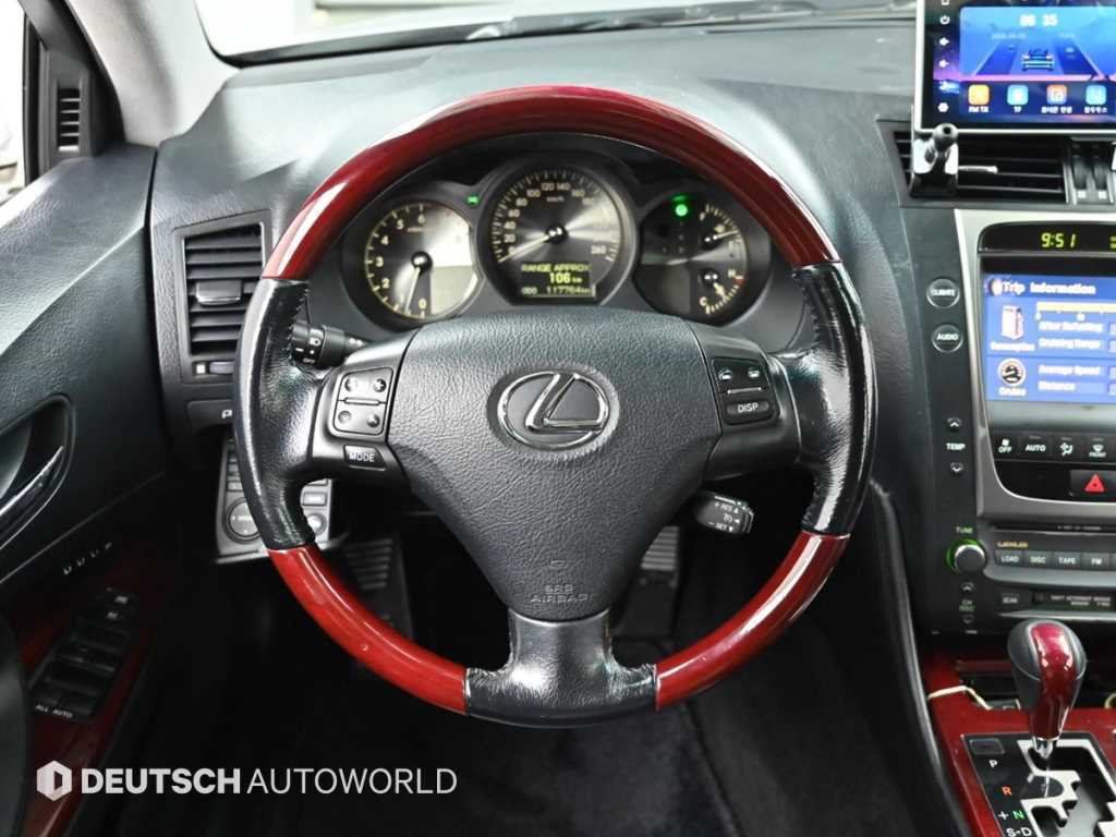 Lexus GS — photo 13