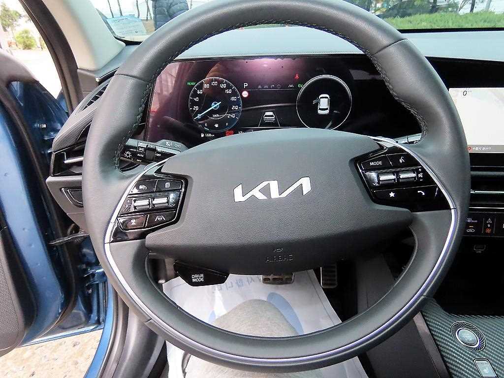 Kia Niro — photo 08