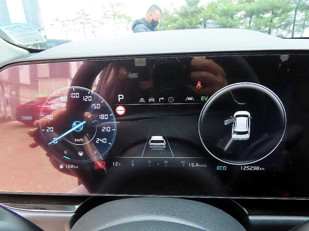 Kia Niro — photo 09
