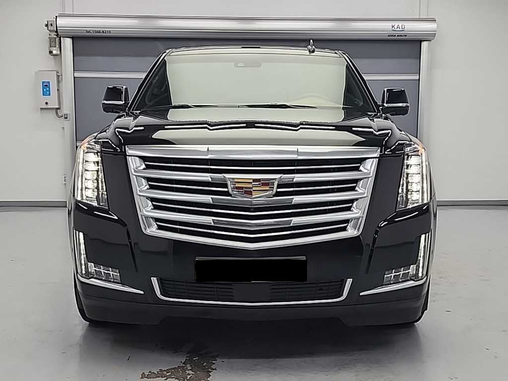 Cadillac Escalade — photo 02