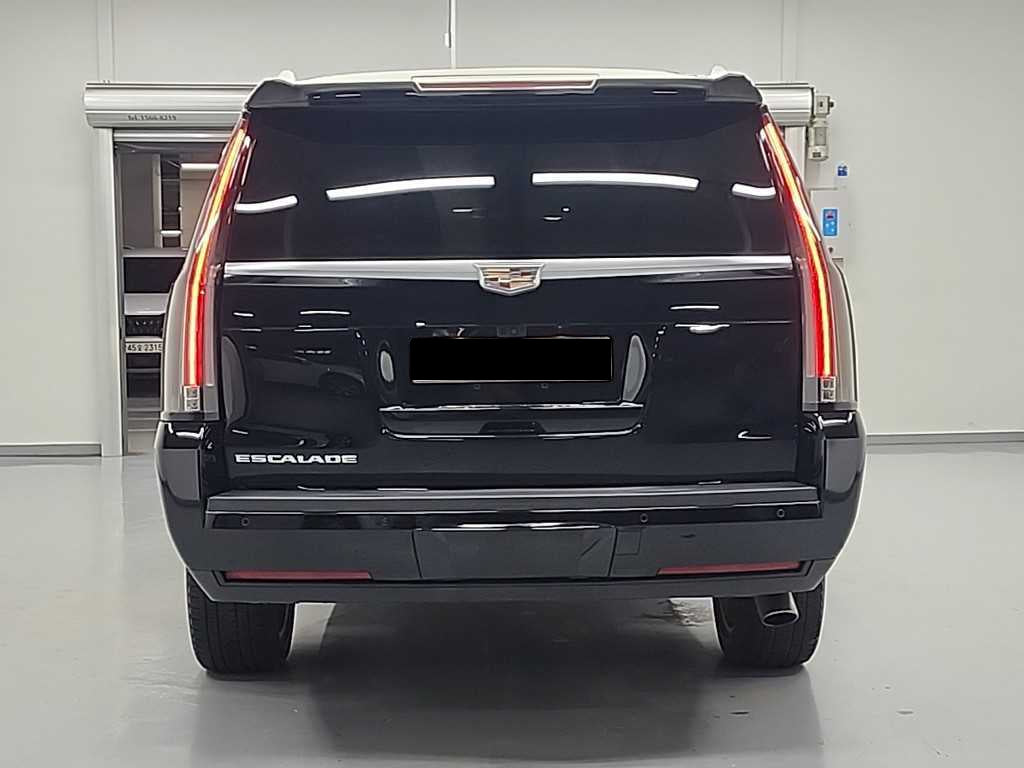 Cadillac Escalade — photo 03