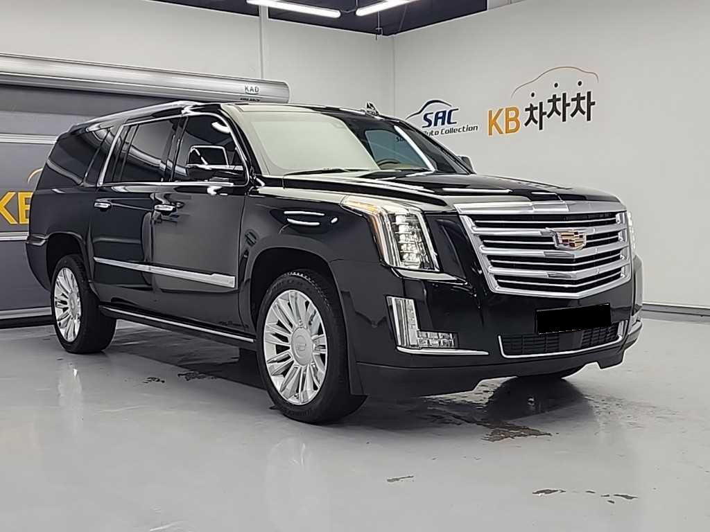 Cadillac Escalade — photo 04