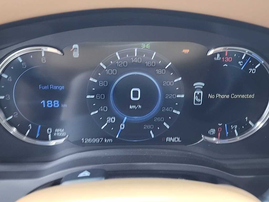 Cadillac Escalade — photo 06