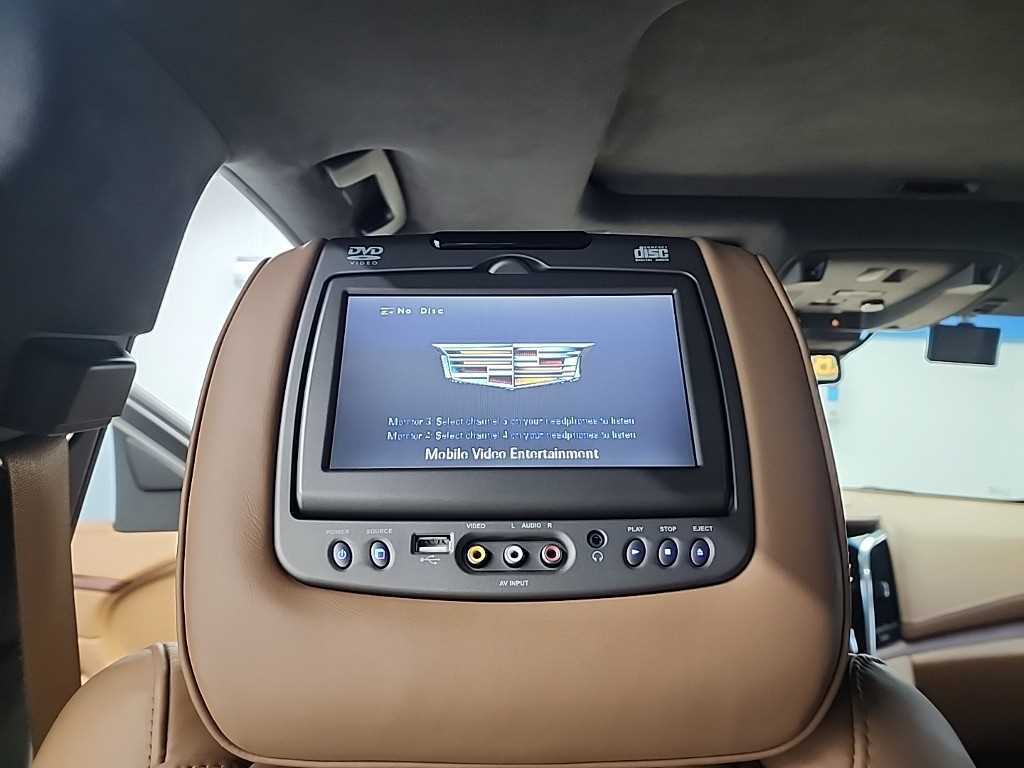 Cadillac Escalade — photo 14