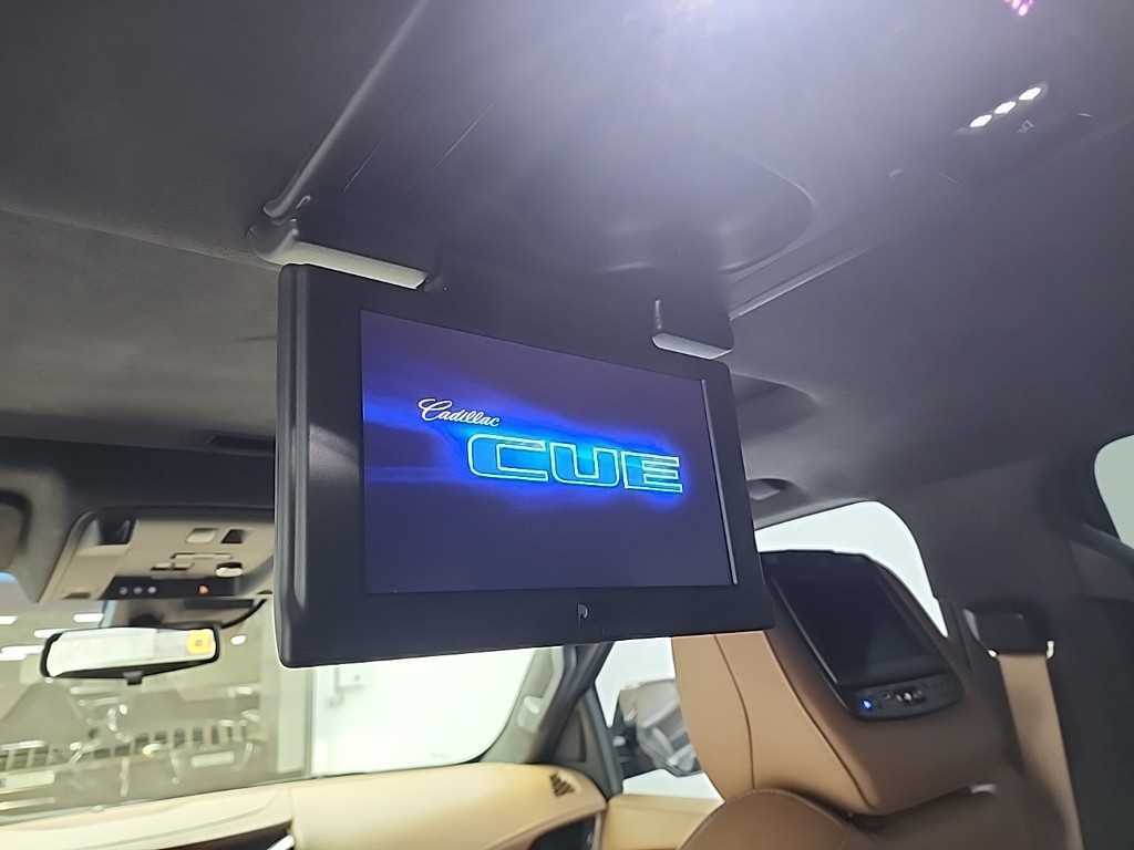Cadillac Escalade — photo 15