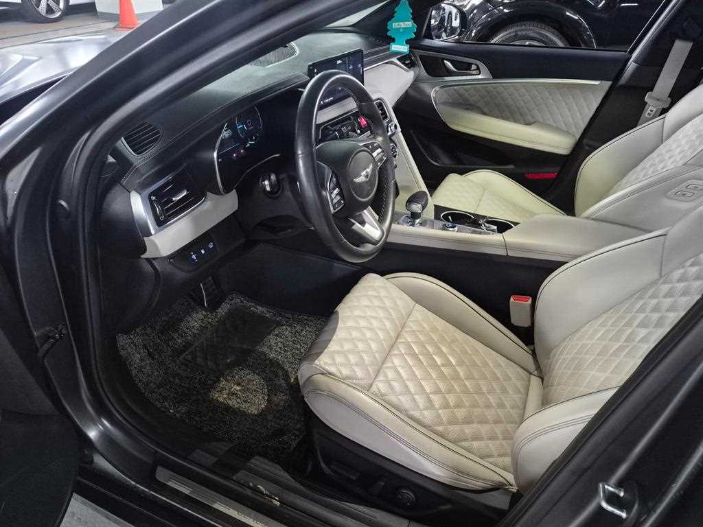 Genesis G70 — photo 08