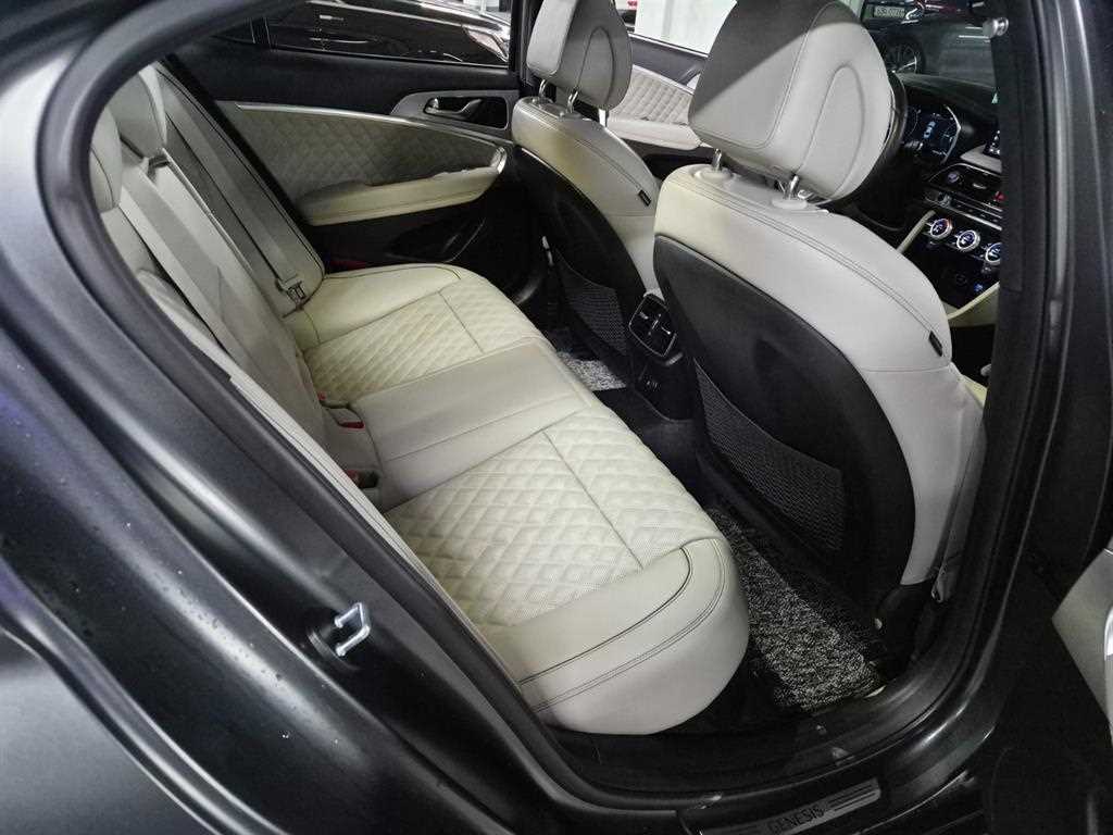 Genesis G70 — photo 13