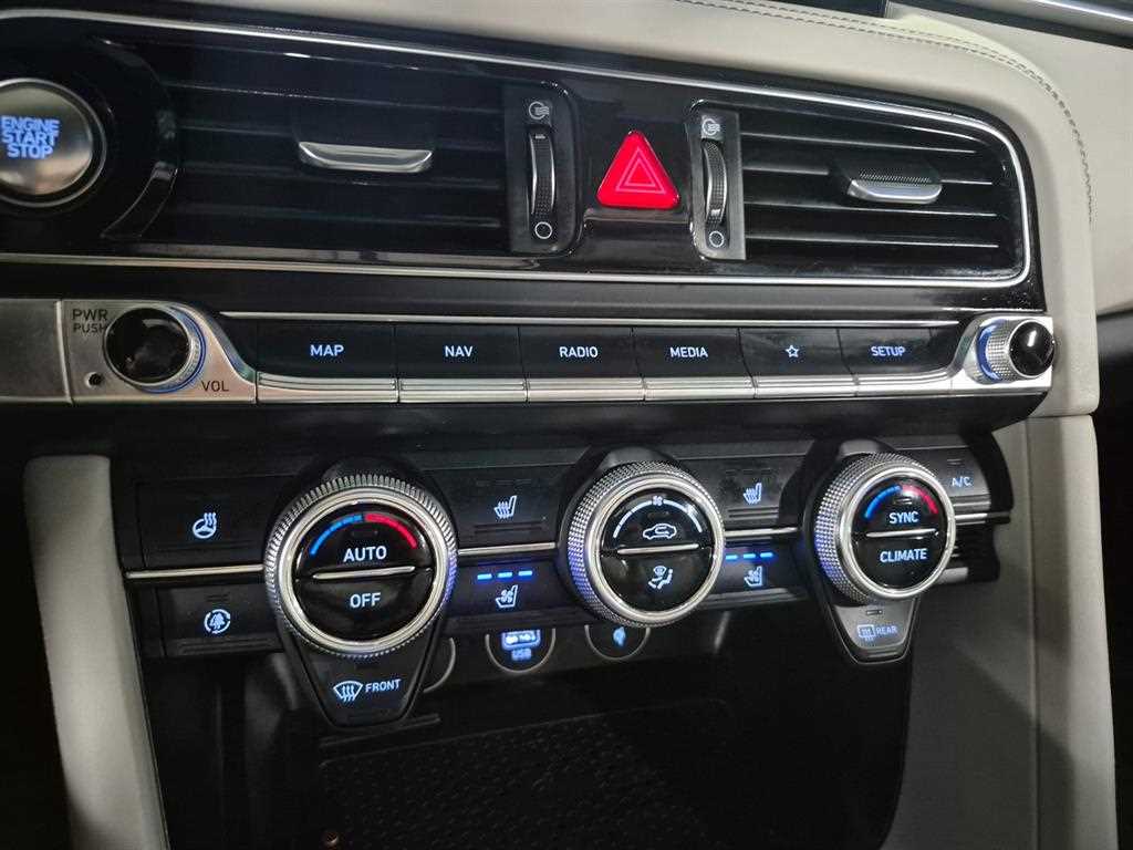 Genesis G70 — photo 18
