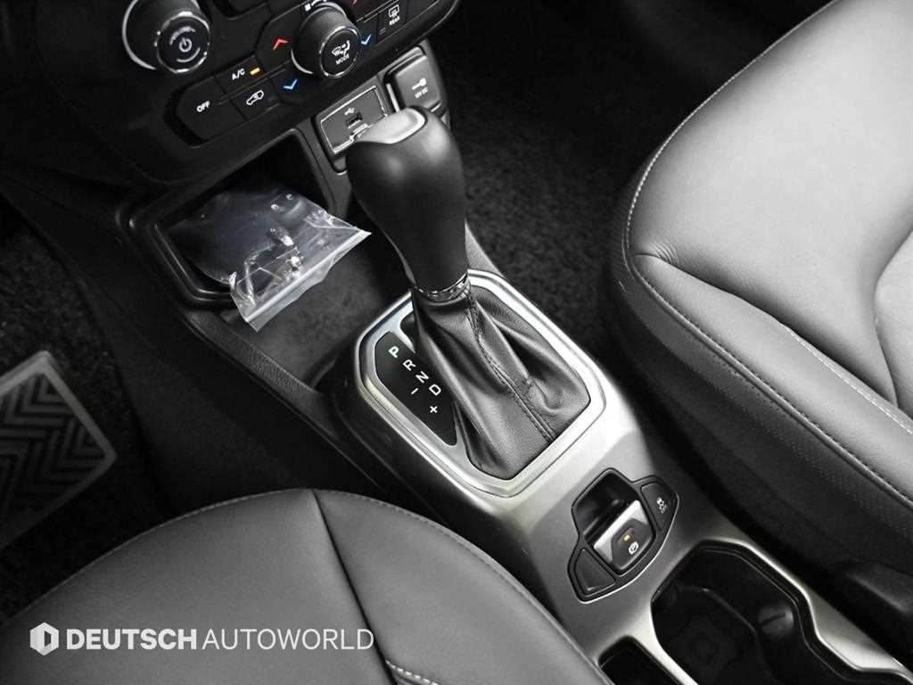 Jeep Renegade — photo 09