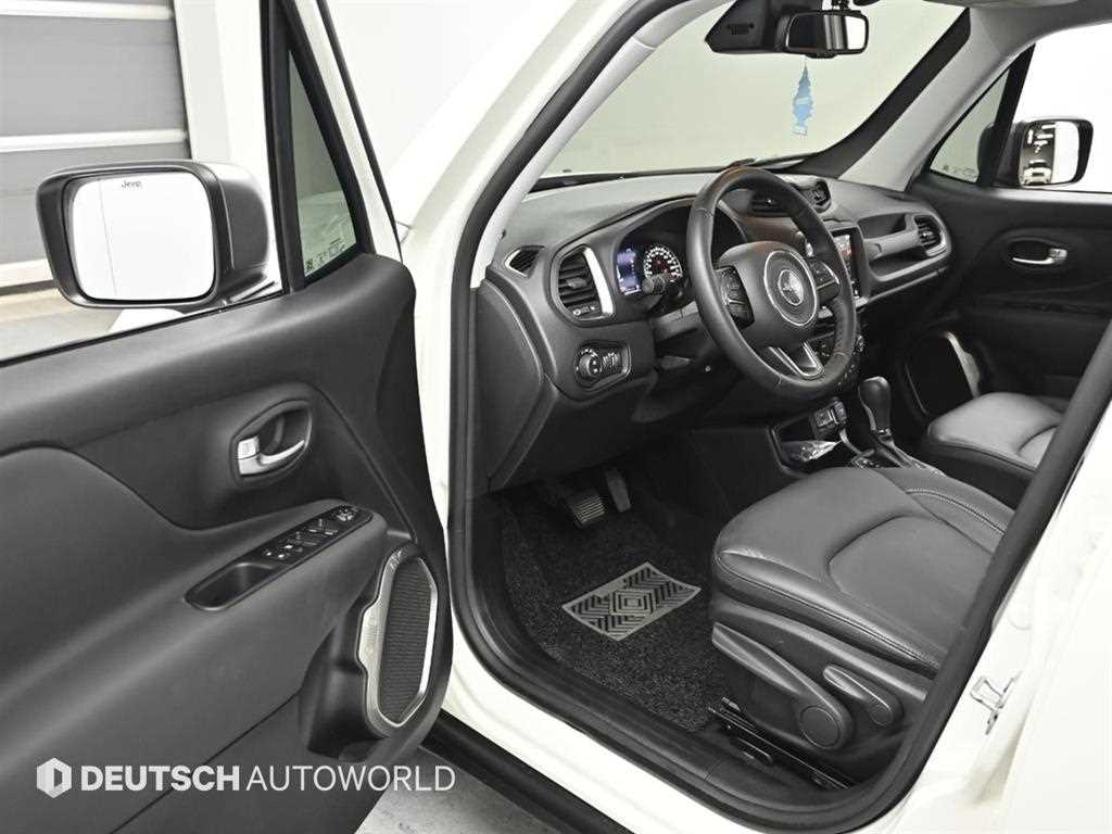 Jeep Renegade — photo 11