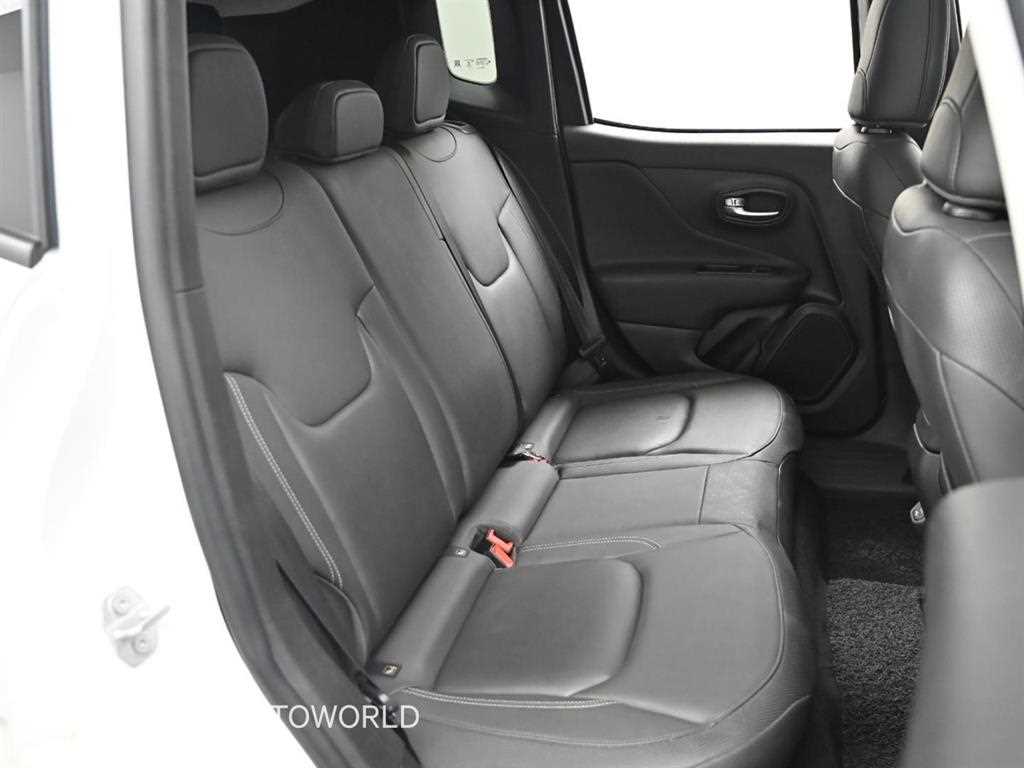 Jeep Renegade — photo 12