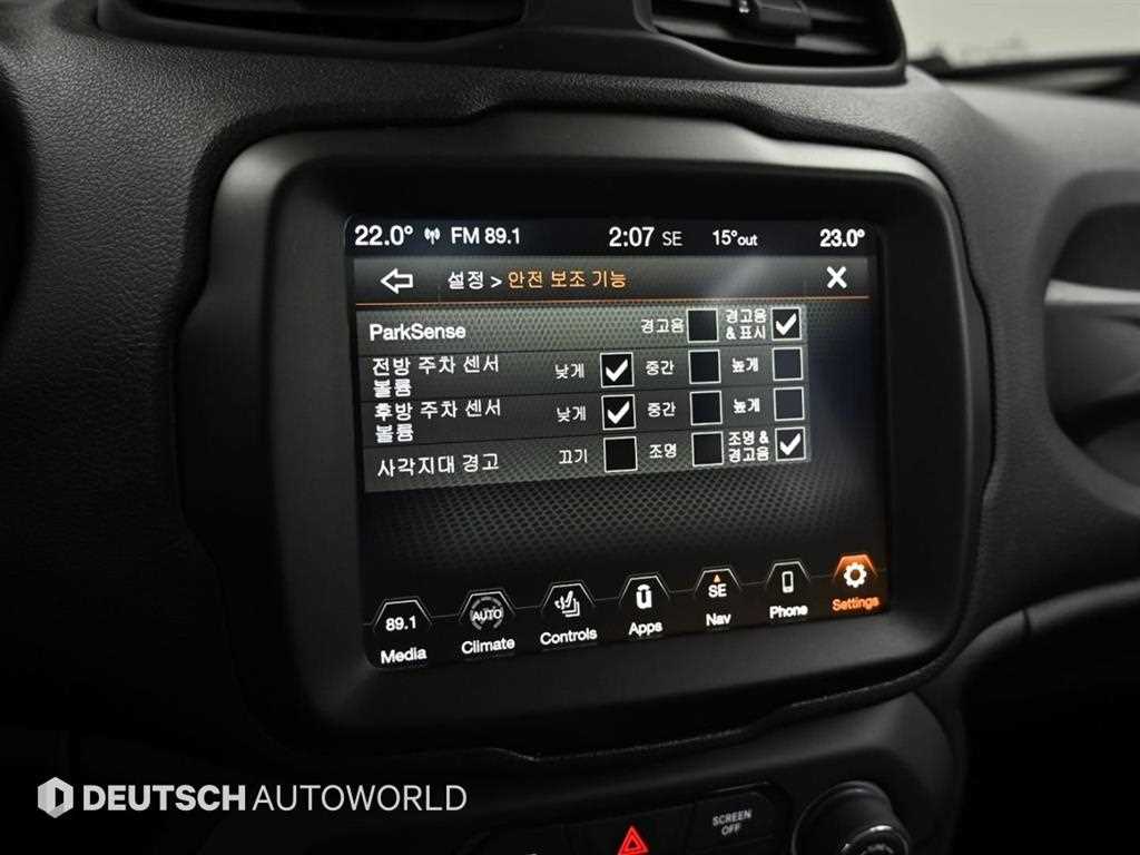 Jeep Renegade — photo 16