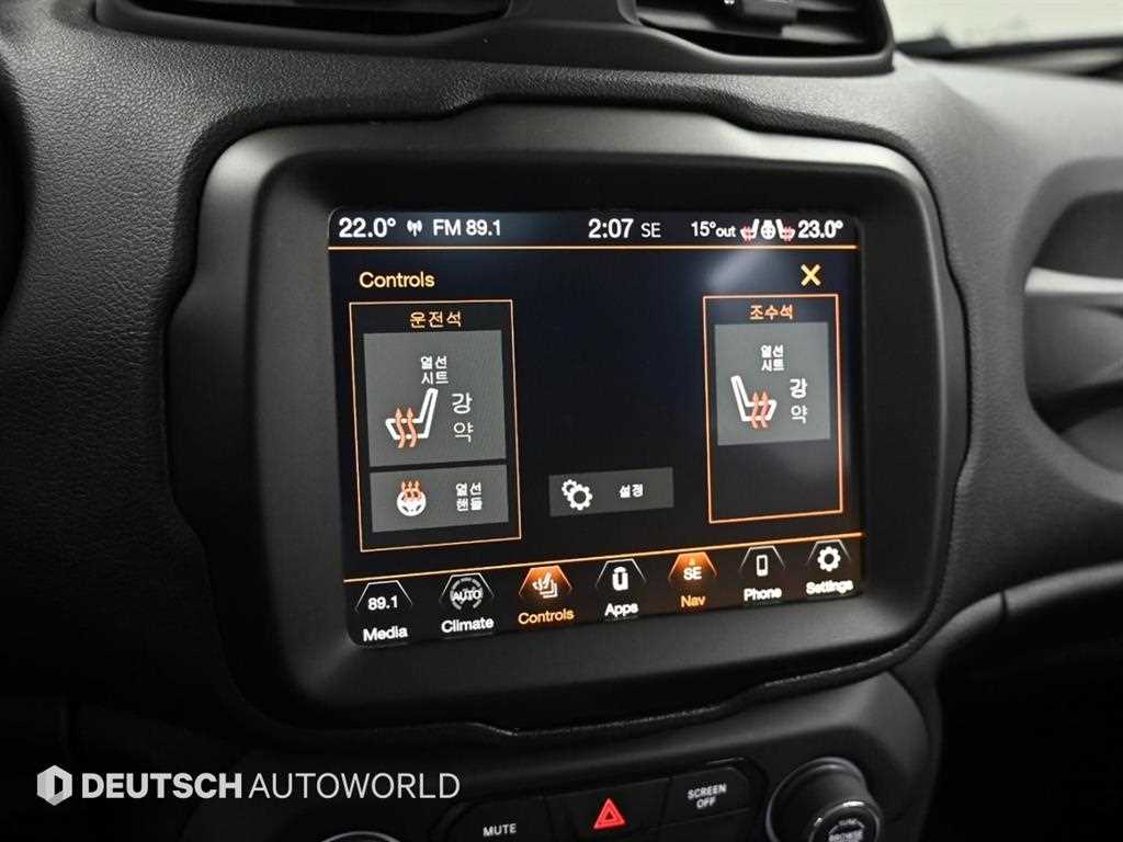 Jeep Renegade — photo 17