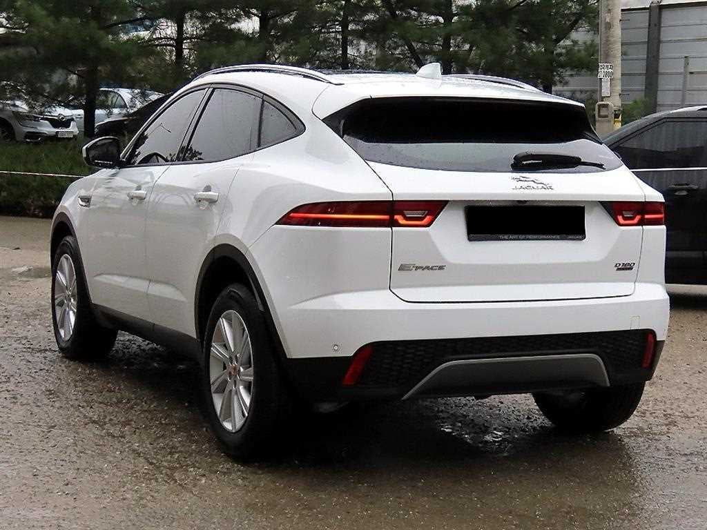 Jaguar E-PACE — photo 03