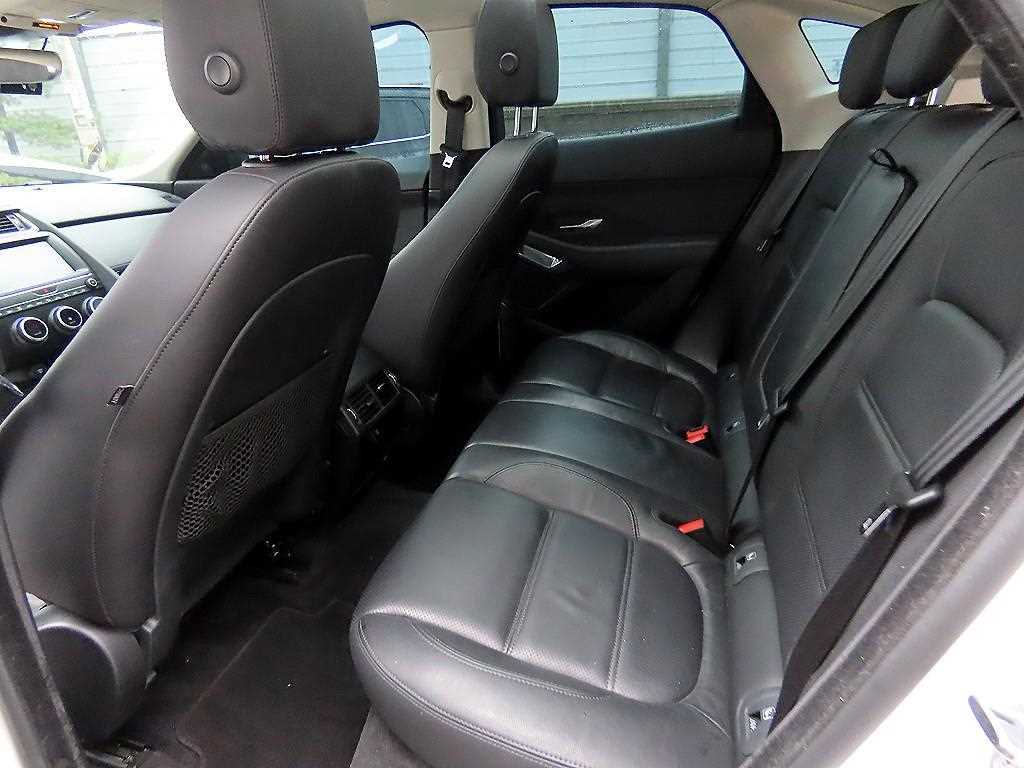 Jaguar E-PACE — photo 06