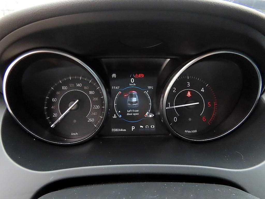 Jaguar E-PACE — photo 09