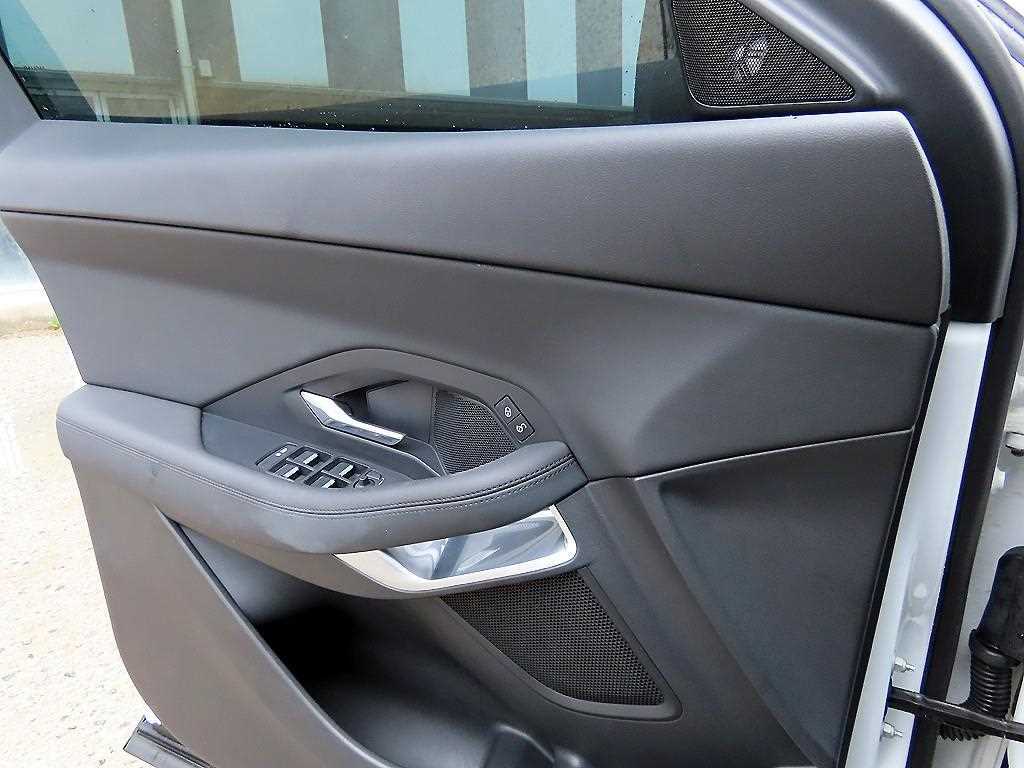 Jaguar E-PACE — photo 11