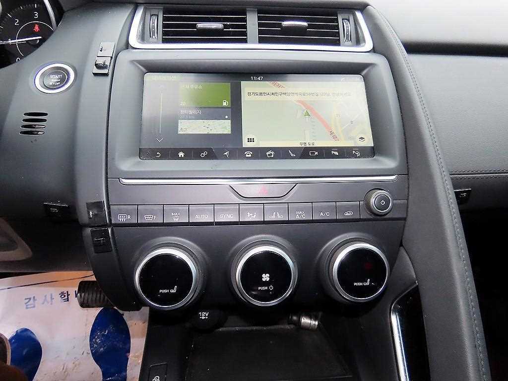Jaguar E-PACE — photo 13