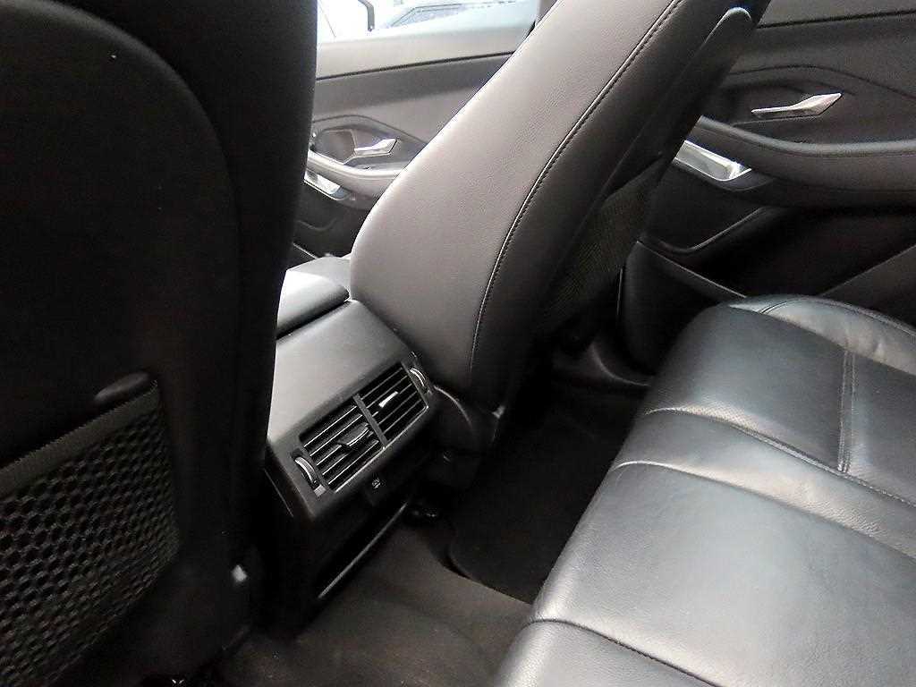 Jaguar E-PACE — photo 15