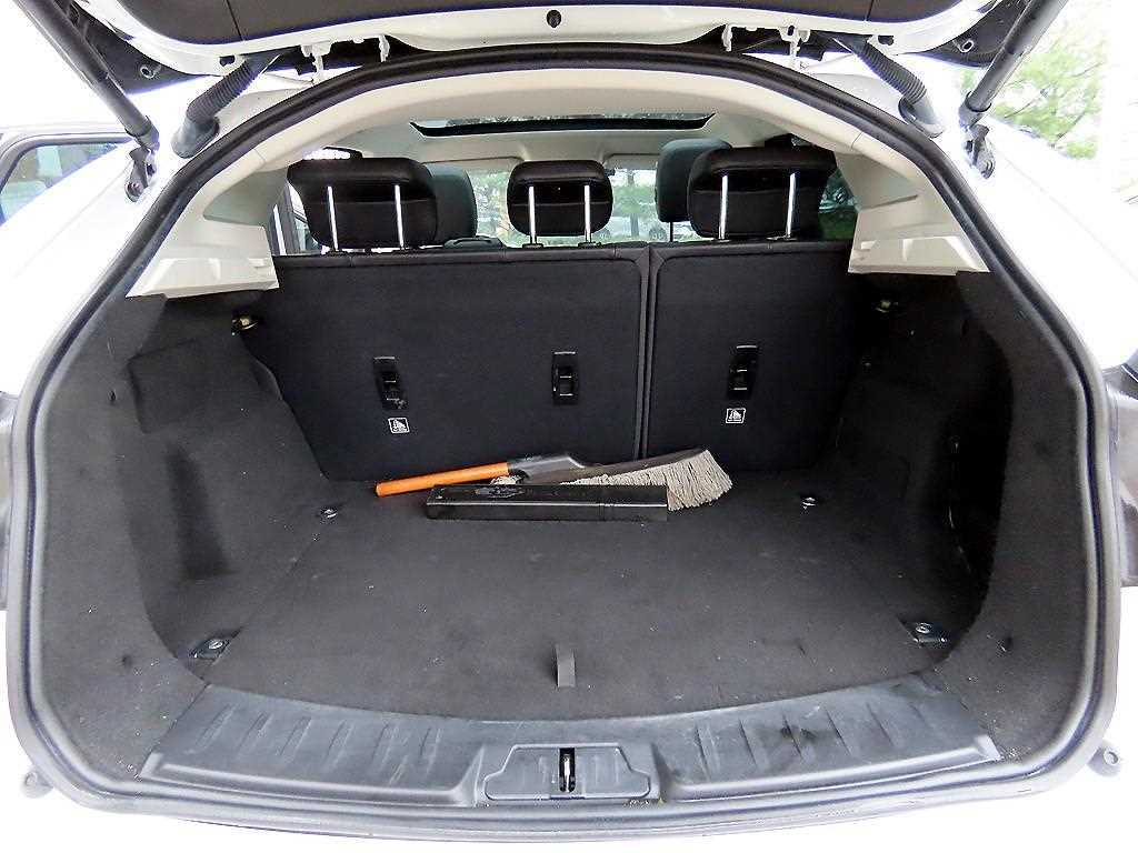 Jaguar E-PACE — photo 17