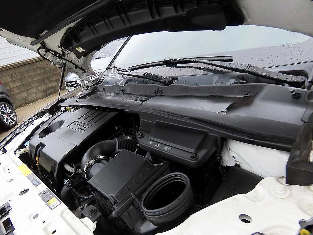 Jaguar E-PACE — photo 19
