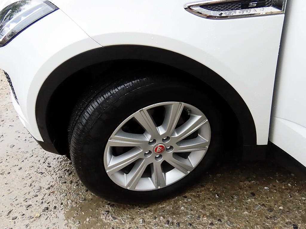 Jaguar E-PACE — photo 20