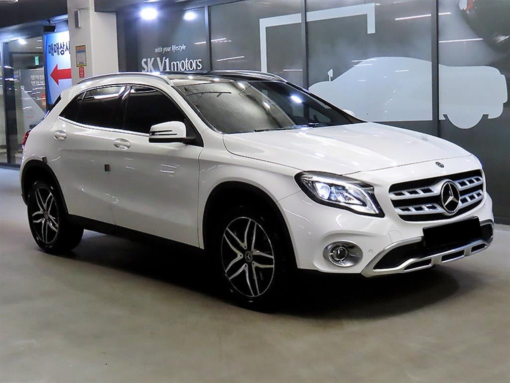 Mercedes-Benz GLA-Class — photo 01