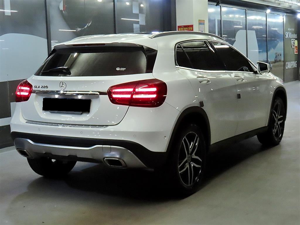Mercedes-Benz GLA-Class — photo 04